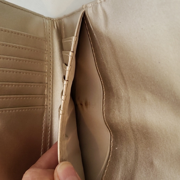 GUESS 1981 WOMEN'S WALLET SNAP AND ZIP CLOSURES GUC - Picture 5 of 14